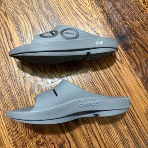 OOFOS Charcoal Slide Sandals